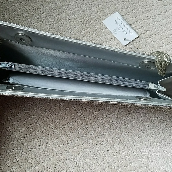 NWT Embroidered Clutch - Picture 5 of 8